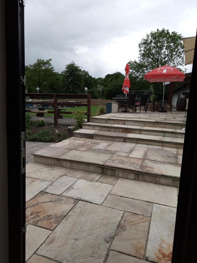 The Rock Bar B&B Kilkenny Bagian luar foto